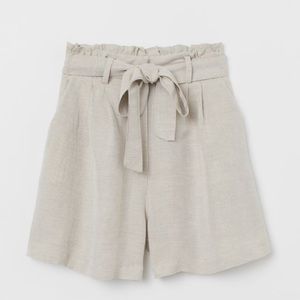H&M Paperbag Linen blend shorts in beige, Size 10 NWT 💖